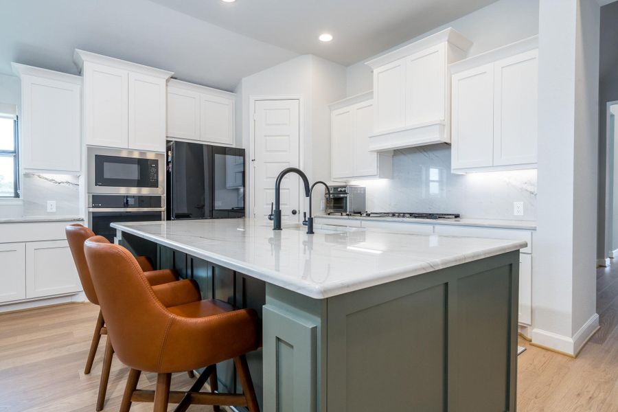 This ultimate kitchen has recessed lighting, undercabinet LED lighting, and pre-wiring for two pendant lights. The lower kitchen cabinets also have two pull-out trays for heavy pots and pans. This ultimate kitchen has recessed lighting, undercabinet LED lighting, and pre-wiring for two pendant lights. The lower kitchen cabinets also have two pull-out trays for heavy pots and pans.