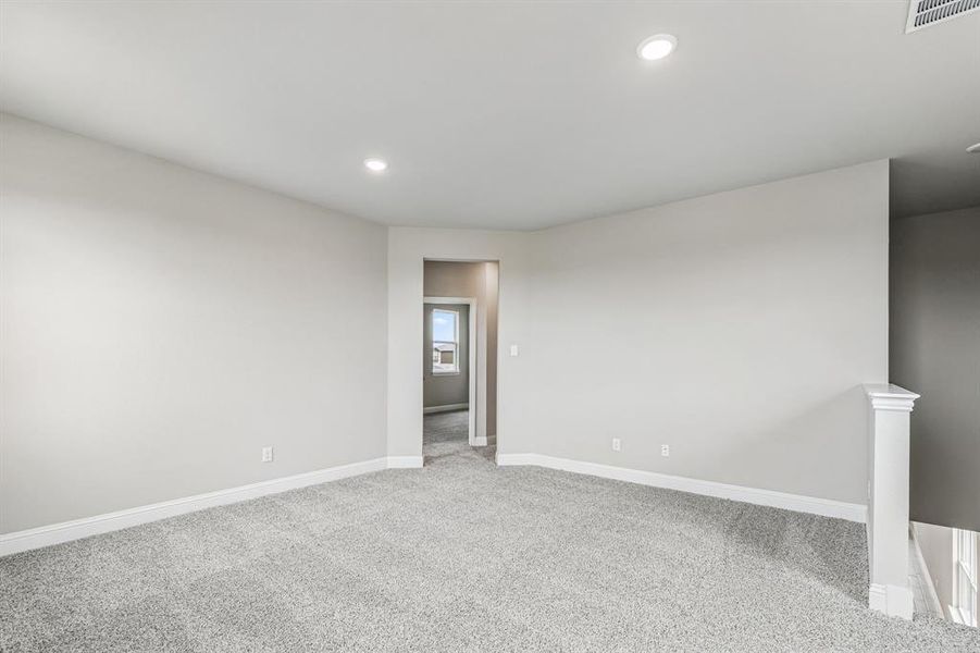 Spacious, unfurnished interior of a new home in Venetian, Weston (Image 10).
