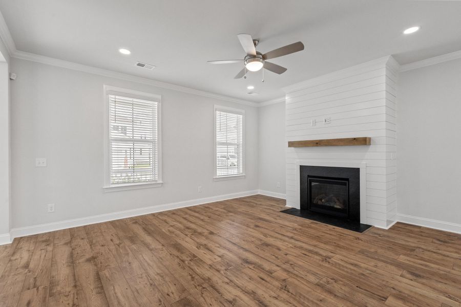 Spacious, unfurnished interior of a new home in Oak Bluff, Charleston (Image 26). Spacious, unfurnished interior of a new home in Oak Bluff, Charleston (Image 26).