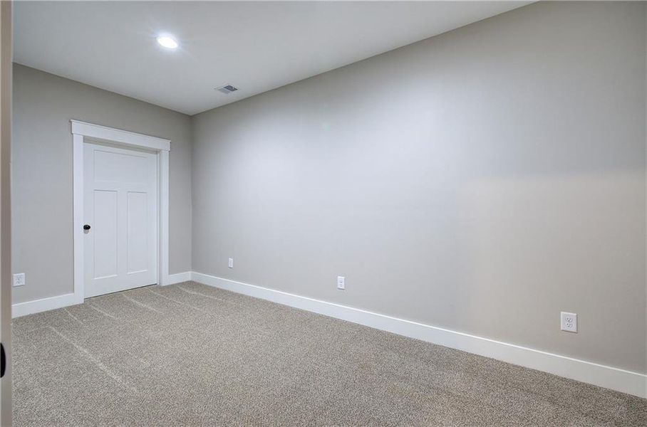 Spacious, unfurnished interior of a new home in , Cartersville (Image 16).