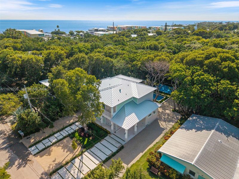 Exterior details and patio area of a home in , Islamorada, Village of Islands (Image 50).