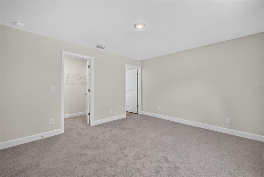 Spacious, unfurnished interior of a new home in , Port Charlotte (Image 18).
