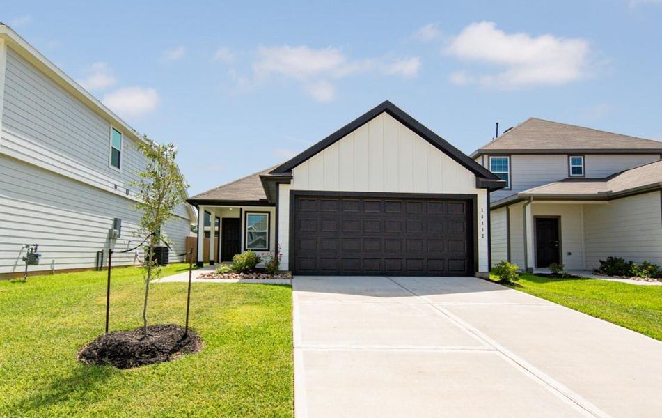 Front exterior of a new home in Ridgeland Hills, Willis, TX, highlighting curb appeal (Image 14).