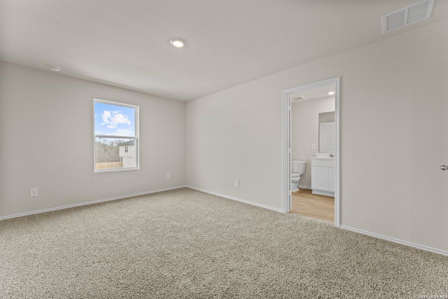 Spacious, unfurnished interior of a new home in Bollinger, Maxwell (Image 18).
