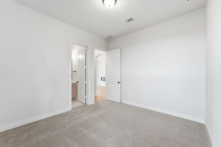 Spacious, unfurnished interior of a new home in Bridgeland 50′, Cypress (Image 17).