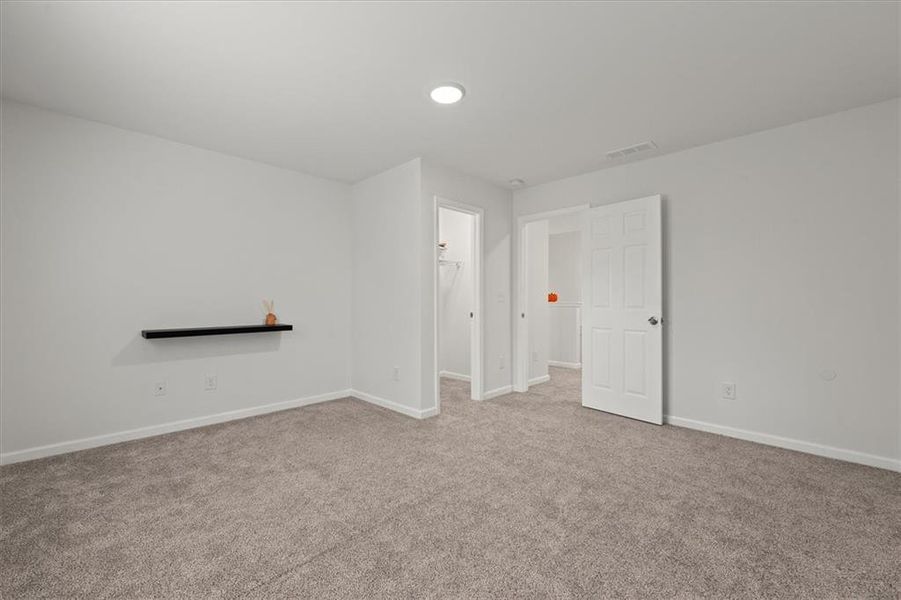 Spacious, unfurnished interior of a new home in , Hampton (Image 37).