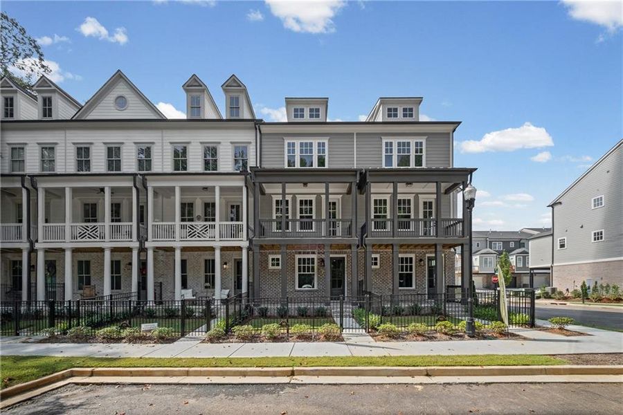Condo located in Kennesaw, GA showcasing its design and architecture (Image 5).