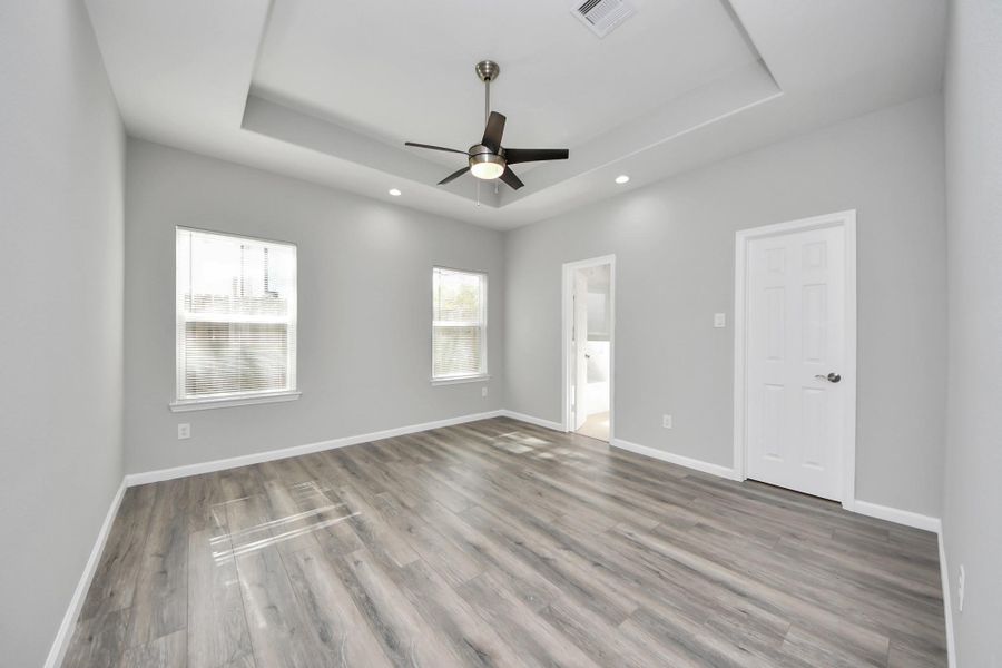 Spacious, unfurnished interior of a new home in , Houston (Image 31).