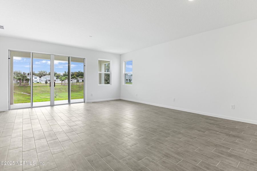 Spacious, unfurnished interior of a new home in Seasons at Grandview Gardens, Deland (Image 14).