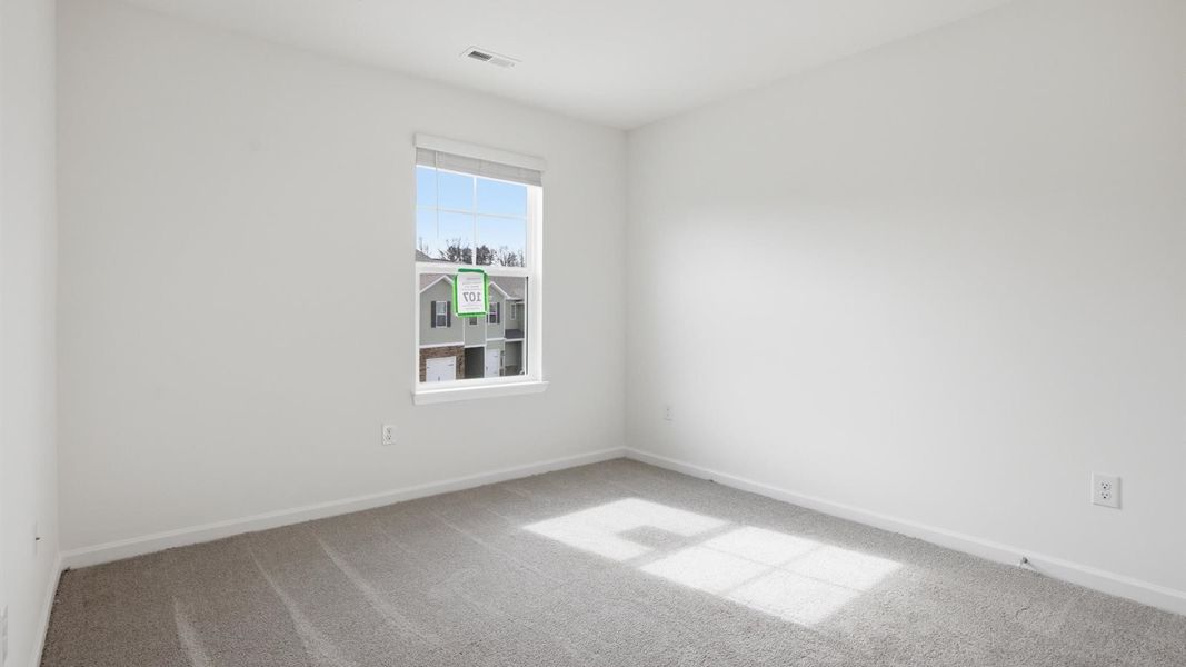 Spacious, unfurnished interior of a new home in Cherokee Crossing, Kodak (Image 21).