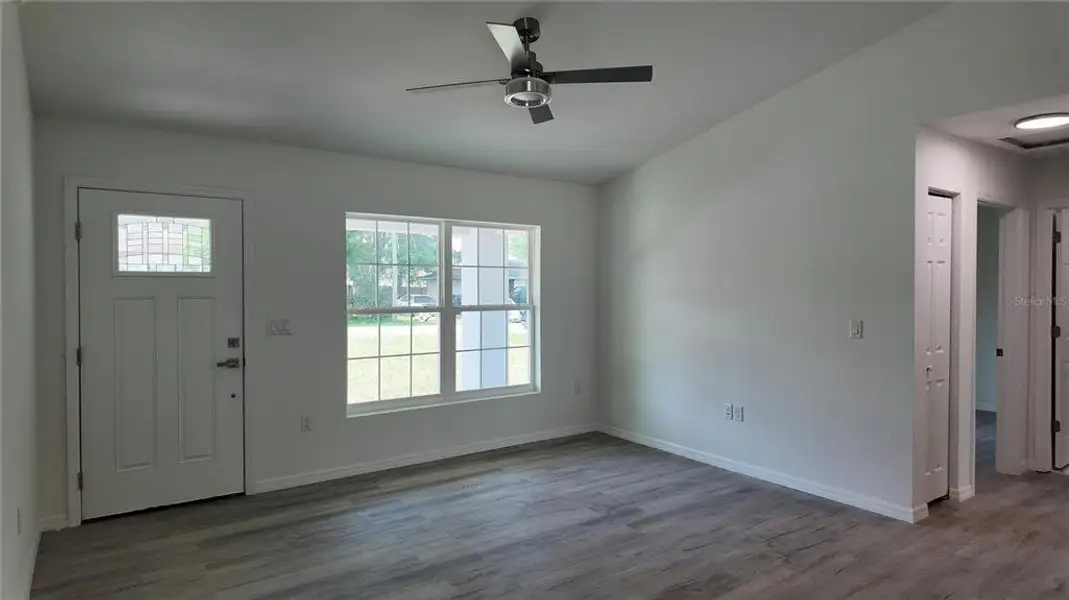 Spacious, unfurnished interior of a new home in , Ocala (Image 5).