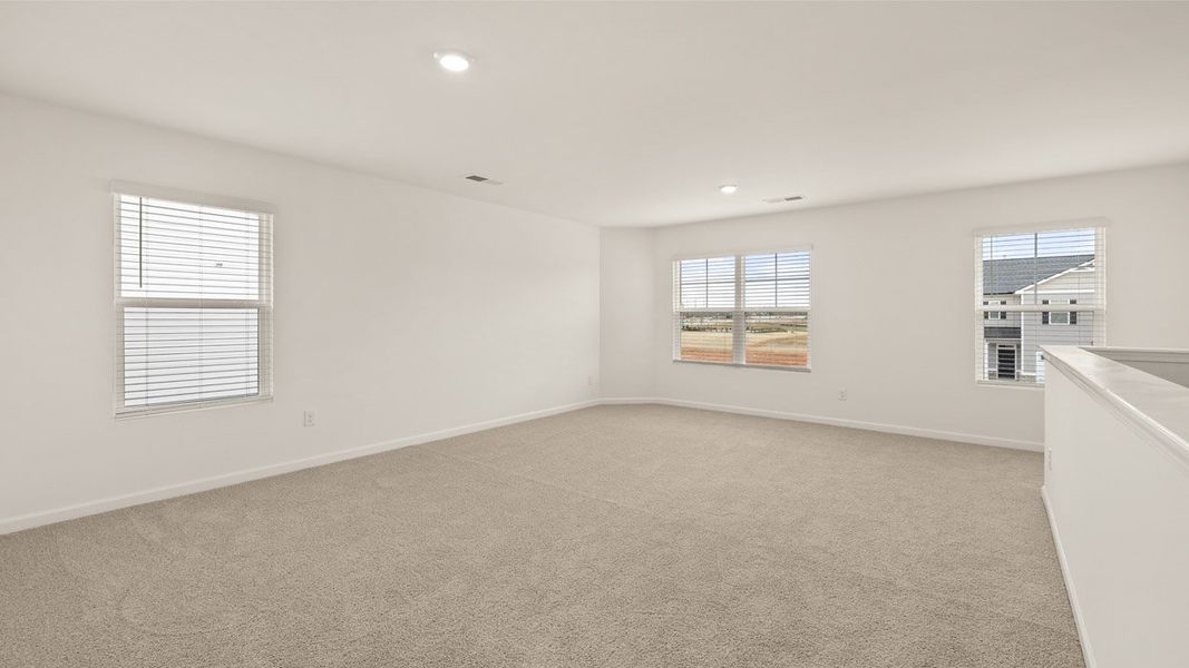 Spacious, unfurnished interior of a new home in Estates at Deer Hollow, Grovetown (Image 31).