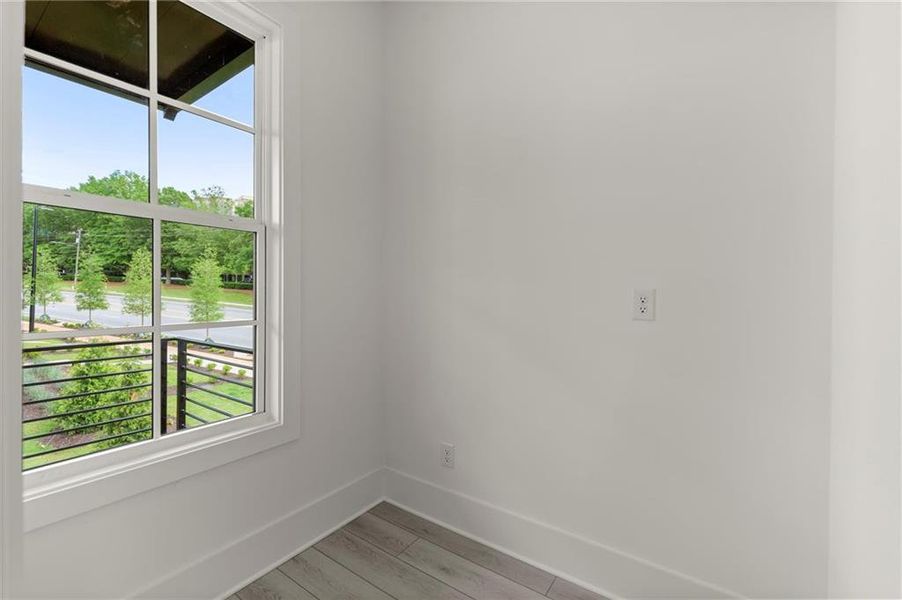 Spacious, unfurnished interior of a new home in , Alpharetta (Image 44).