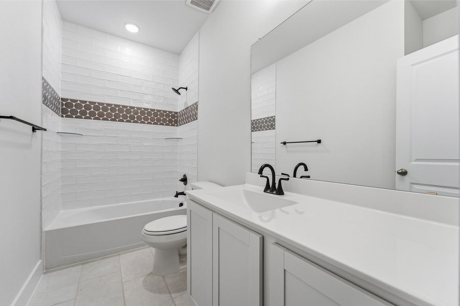 Furnished interior view inside a new home in Sagebrook, Argyle (Image 10). Furnished interior view inside a new home in Sagebrook, Argyle (Image 10).