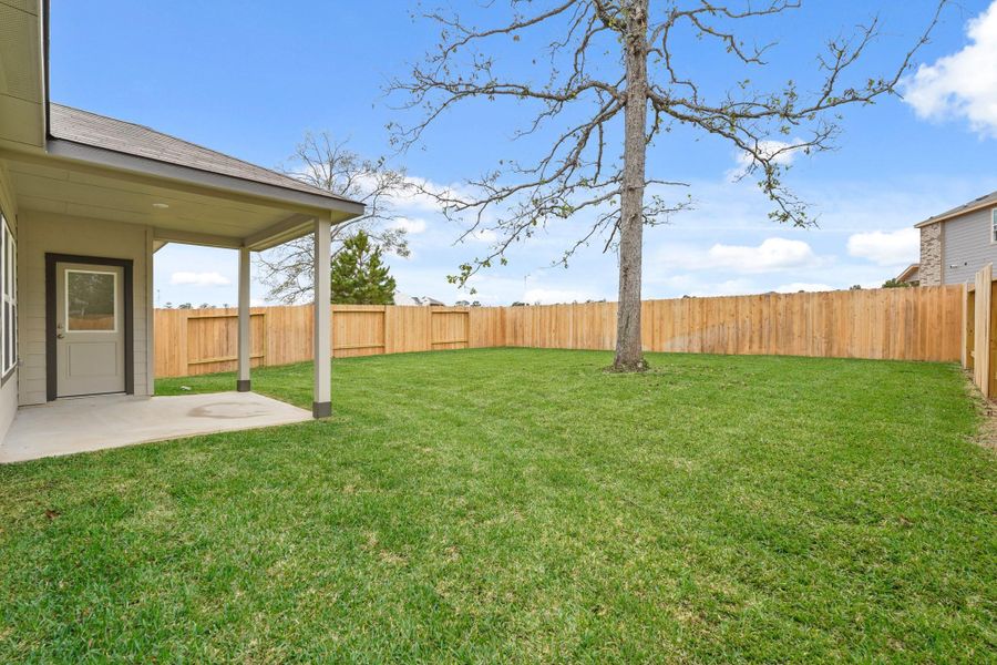 Exterior details and patio area of a home in Lakes at Crockett Martin, Conroe (Image 3).