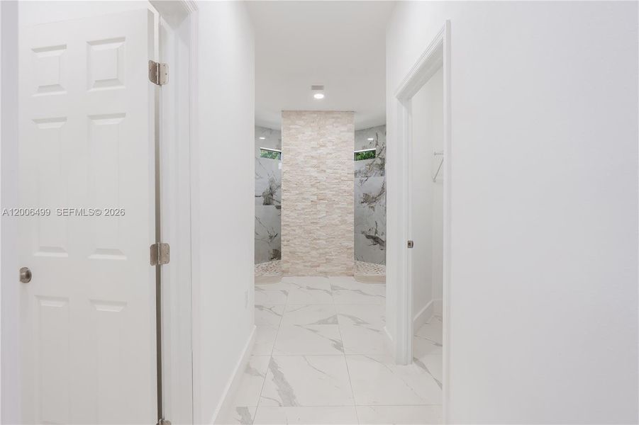 Spacious, unfurnished interior of a new home in , Clewiston (Image 22).