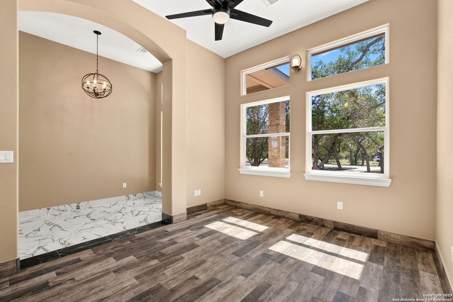 Spacious, unfurnished interior of a new home in , Canyon Lake (Image 21).