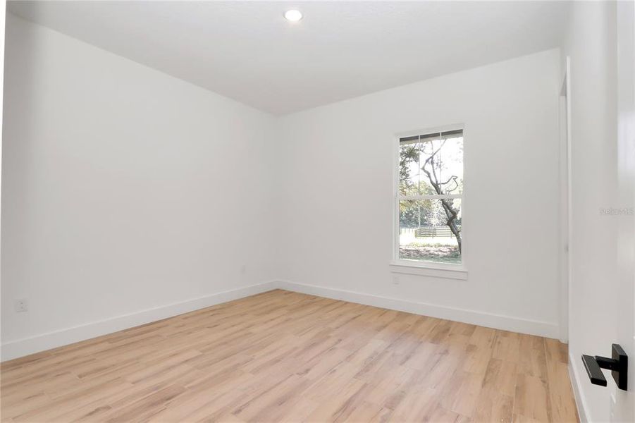 Spacious, unfurnished interior of a new home in , Ocala (Image 26).