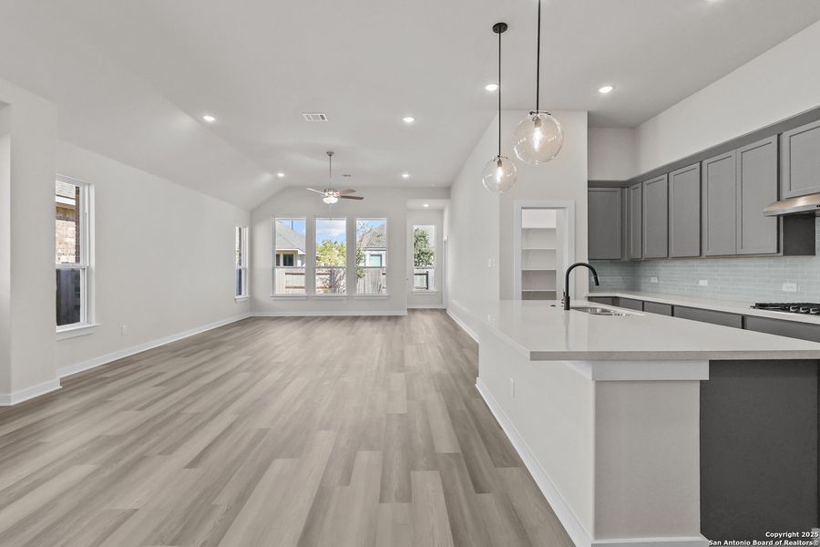 Spacious, unfurnished interior of a new home in Stillwater Ranch 45', San Antonio (Image 29).