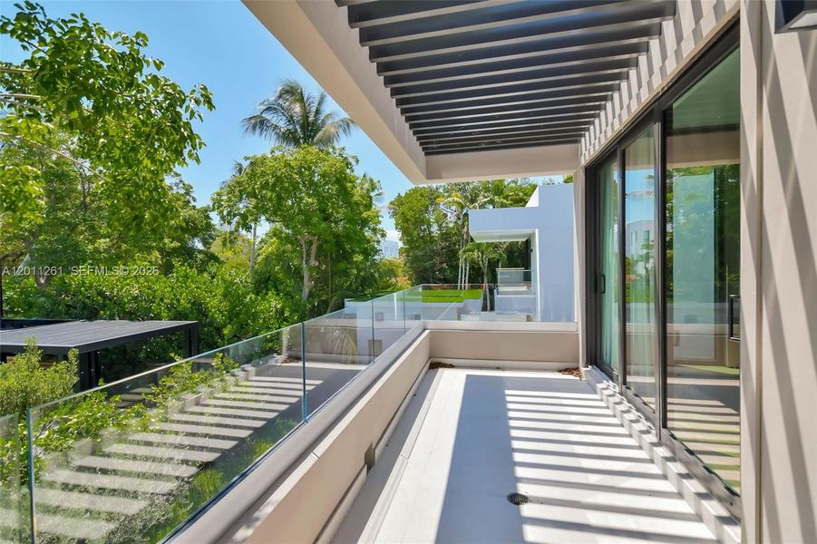 Exterior details and patio area of a home in , Miami (Image 36).