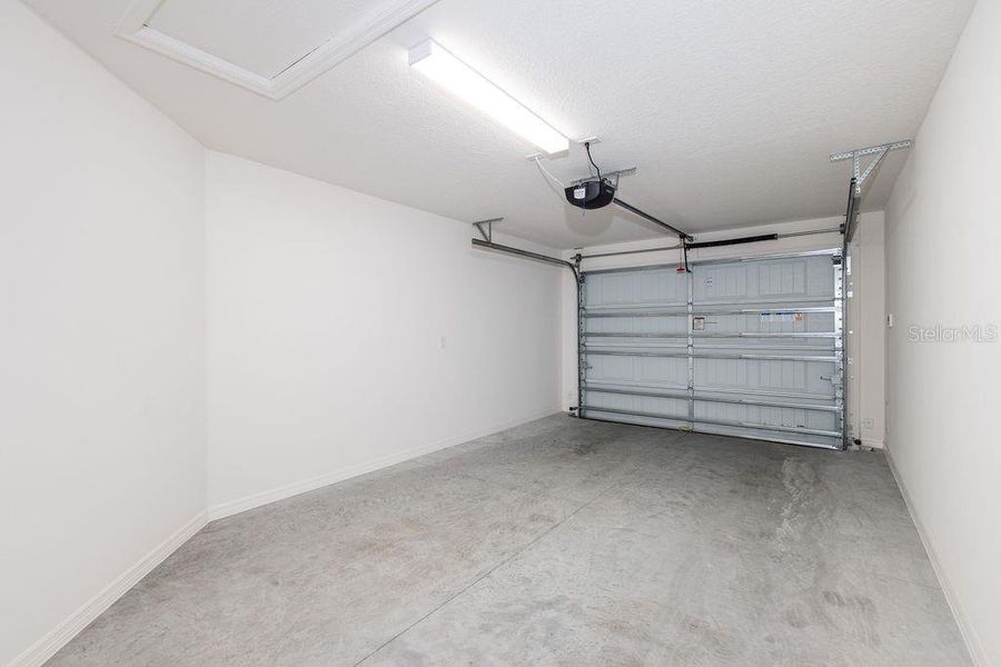 Spacious, unfurnished interior of a new home in , The Villages (Image 26).