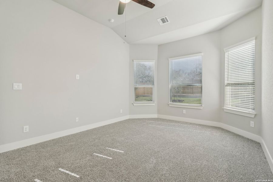 Spacious, unfurnished interior of a new home in Fox Falls, Boerne (Image 19).