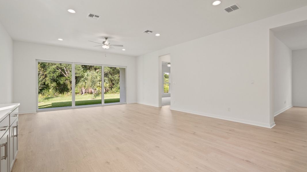 Spacious, unfurnished interior of a new home in Turnleaf, Punta Gorda (Image 17). Spacious, unfurnished interior of a new home in Turnleaf, Punta Gorda (Image 17).