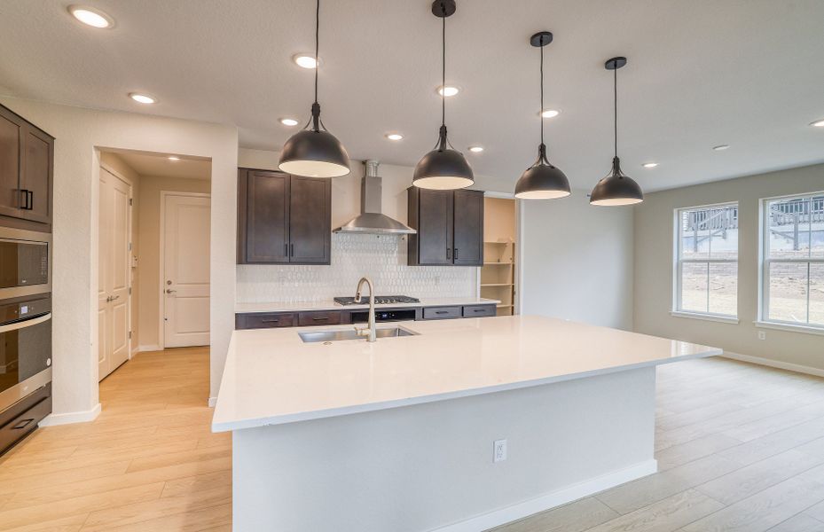 Beautiful Chef's Kitchen with upgraded quartz countertops