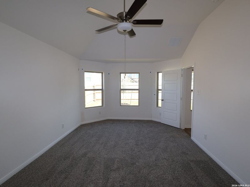 Spacious, unfurnished interior of a new home in Greenspoint Heights, Seguin (Image 16).