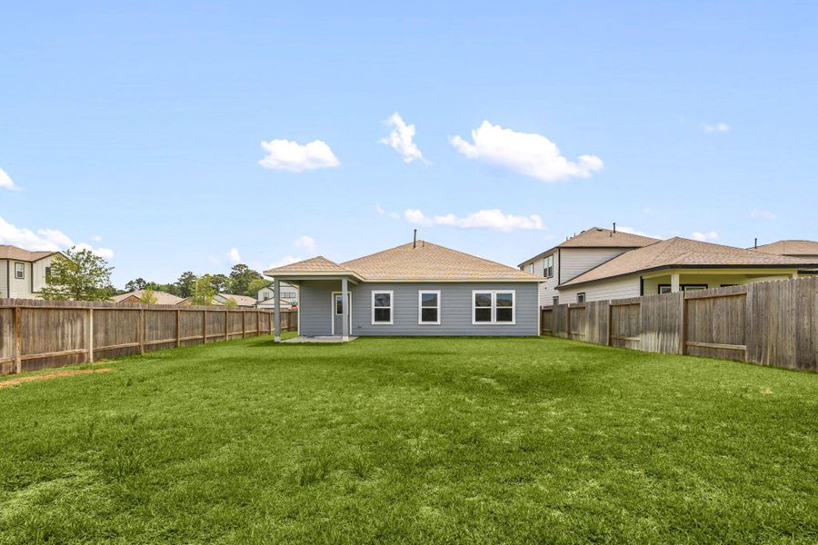 Exterior details and patio area of a home in Granger Pines, Conroe (Image 24).