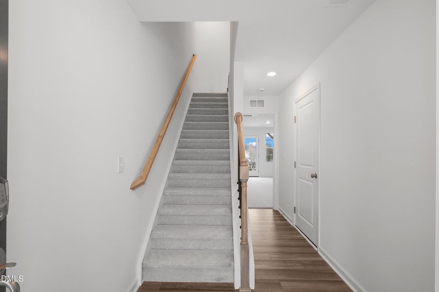 SUN_ElmGrove_Pic_Wyatt_Foyer_1of1 SUN_ElmGrove_Pic_Wyatt_Foyer_1of1