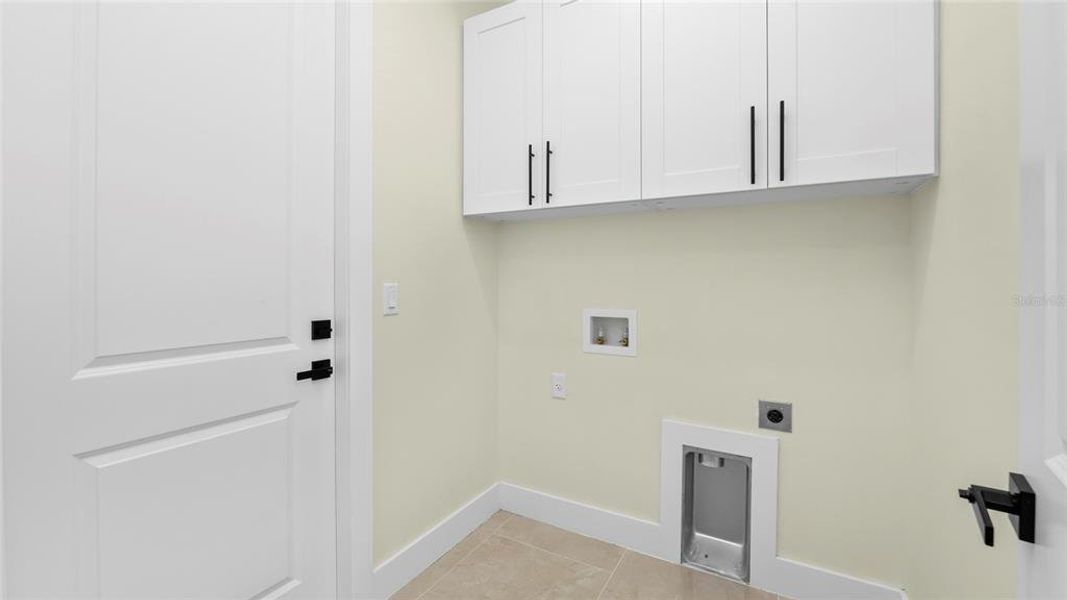 Spacious, unfurnished interior of a new home in , Punta Gorda (Image 28).