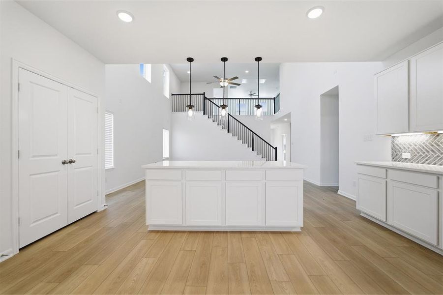 Furnished interior view inside a new home in Saddlebrook Estates, Waxahachie (Image 13). Furnished interior view inside a new home in Saddlebrook Estates, Waxahachie (Image 13).