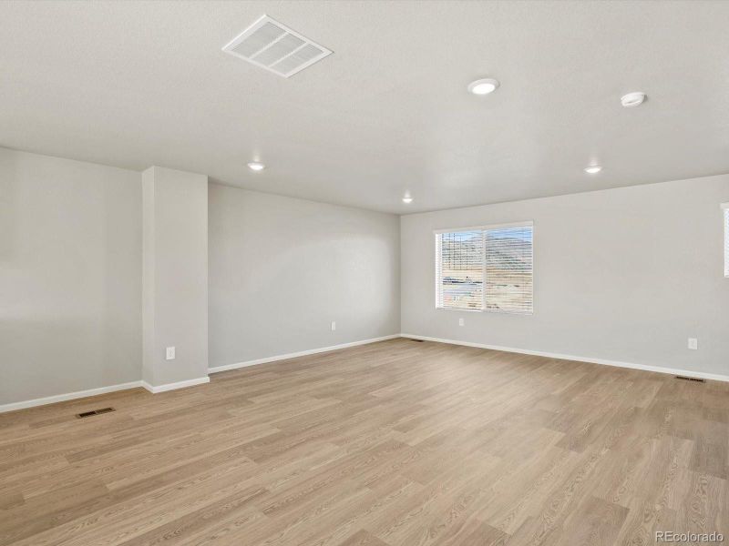 Spacious, unfurnished interior of a new home in Three Hills, Morrison (Image 20).