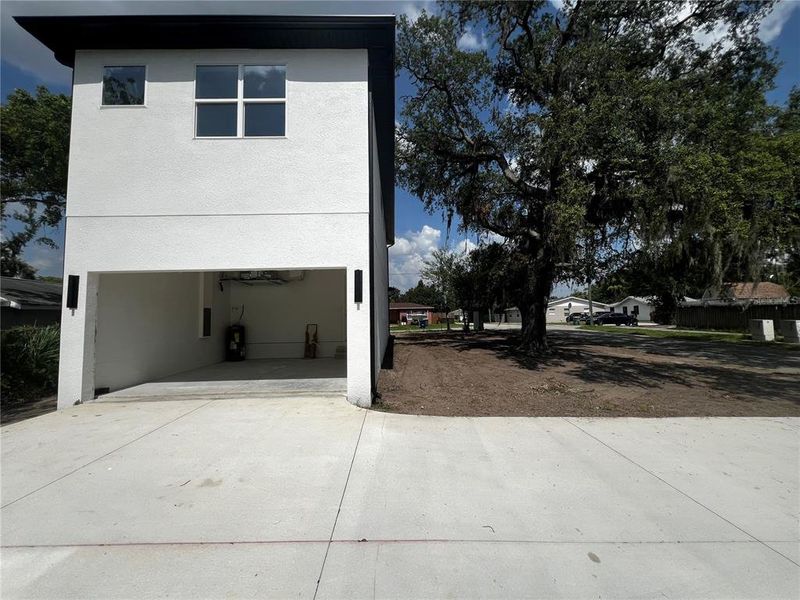 Exterior details and patio area of a home in , Tampa (Image 9).