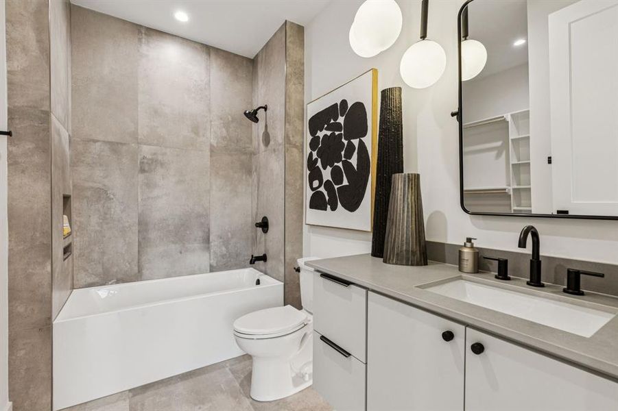 Furnished interior view inside a new home in , Dallas (Image 36). Furnished interior view inside a new home in , Dallas (Image 36).