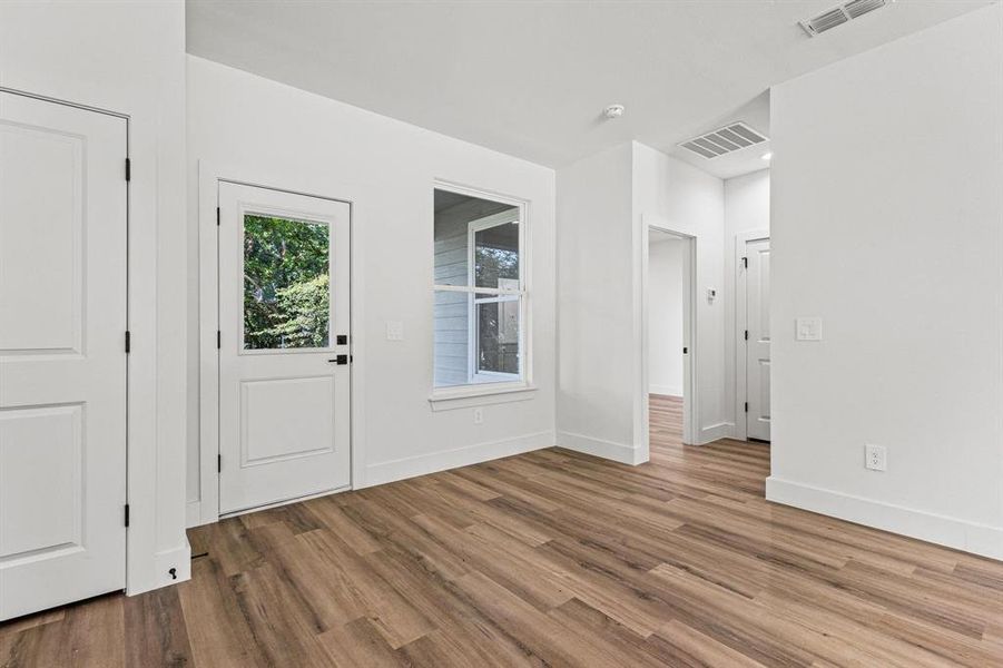 Spacious, unfurnished interior of a new home in , Denison (Image 13).