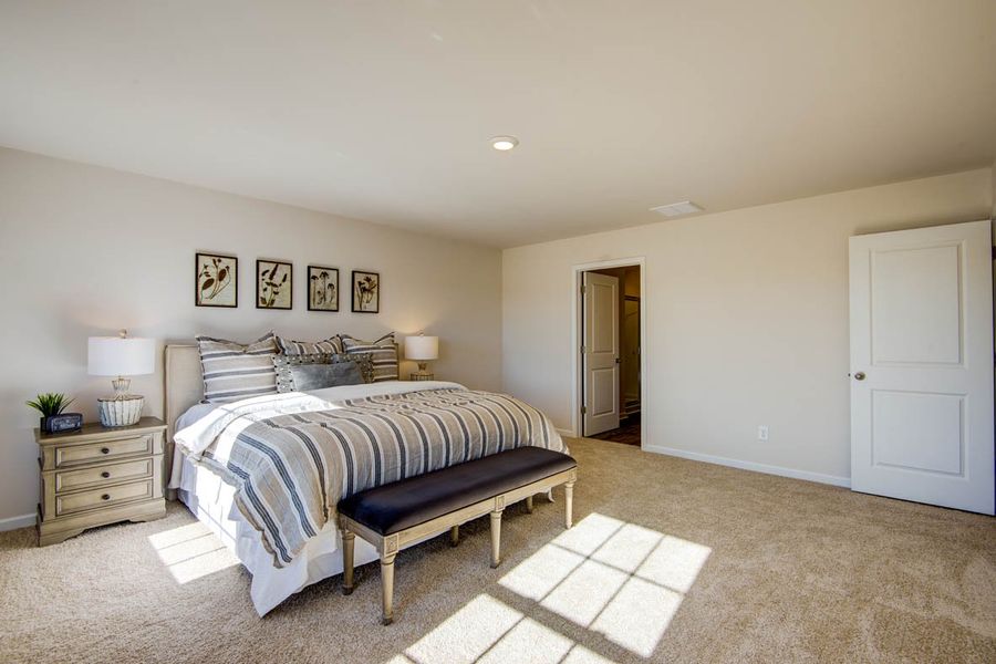 Representative furnished interior of a home built from the Penwell by D.R. Horton in Carter Ridge, Greenville (Image 38).