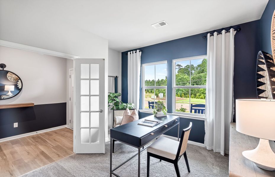 Representative furnished interior of a home built from the Hampton by Pulte Homes in Indigo Park, Easley (Image 26).