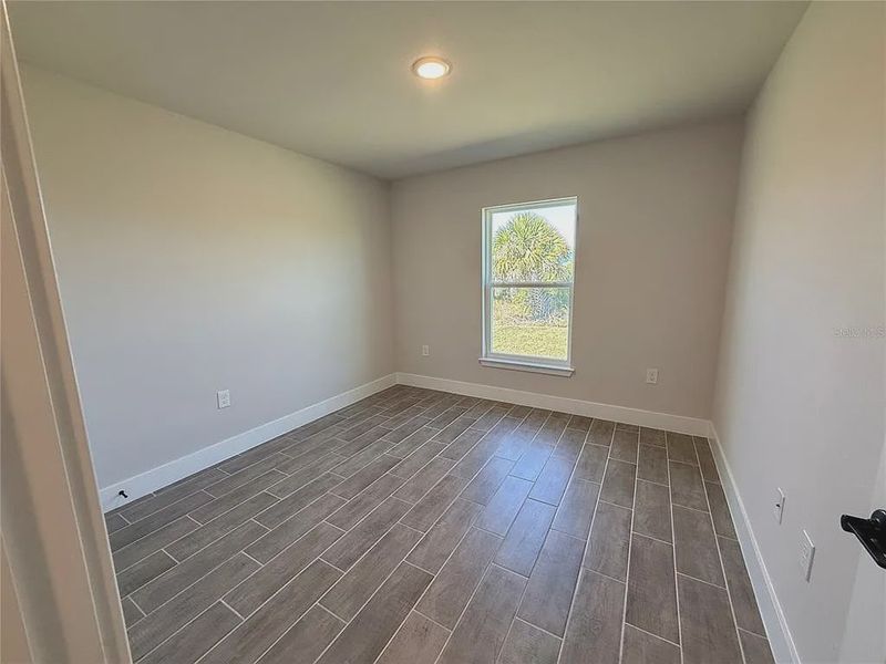 Spacious, unfurnished interior of a new home in South Gulf Cove, Port Charlotte (Image 28).