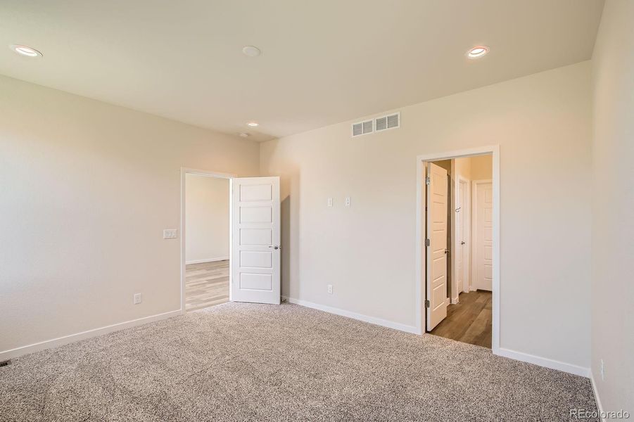 Spacious, unfurnished interior of a new home in Buffalo Highlands – Commerce City, Commerce City (Image 16).