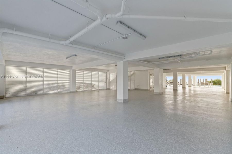 Spacious, unfurnished interior of a new home in , Key Largo (Image 20).