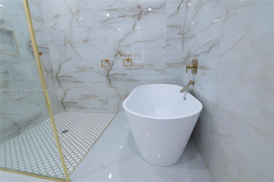 Furnished interior view inside a new home in , Cape Coral (Image 28).