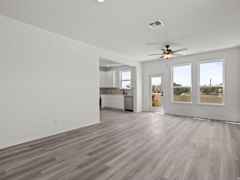 Spacious, unfurnished interior of a new home in Meadows at Oak Creek, San Antonio (Image 14).