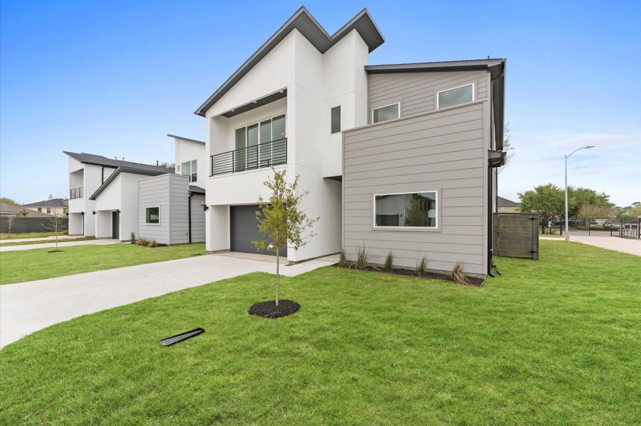 Front exterior of a new home in , Missouri City, TX, highlighting curb appeal (Image 27). Front exterior of a new home in , Missouri City, TX, highlighting curb appeal (Image 27).
