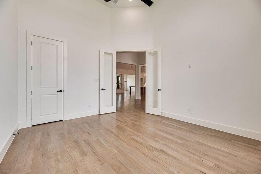 Spacious, unfurnished interior of a new home in King's Crossing - Phase 3, Parker (Image 31).