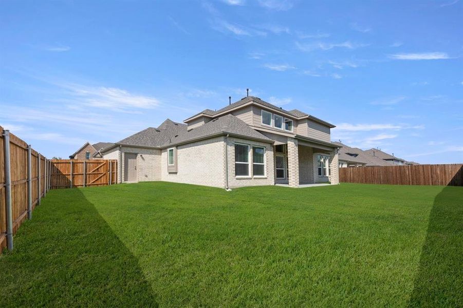 Exterior details and patio area of a home in Woodcreek, Rockwall (Image 4).
