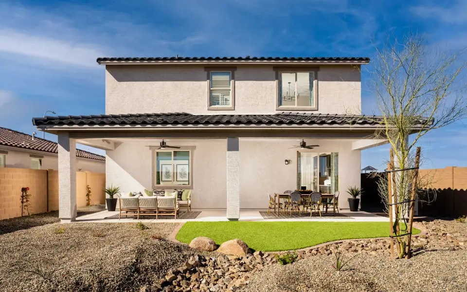 Exterior details and patio area of a home in Alamar, Avondale (Image 3).