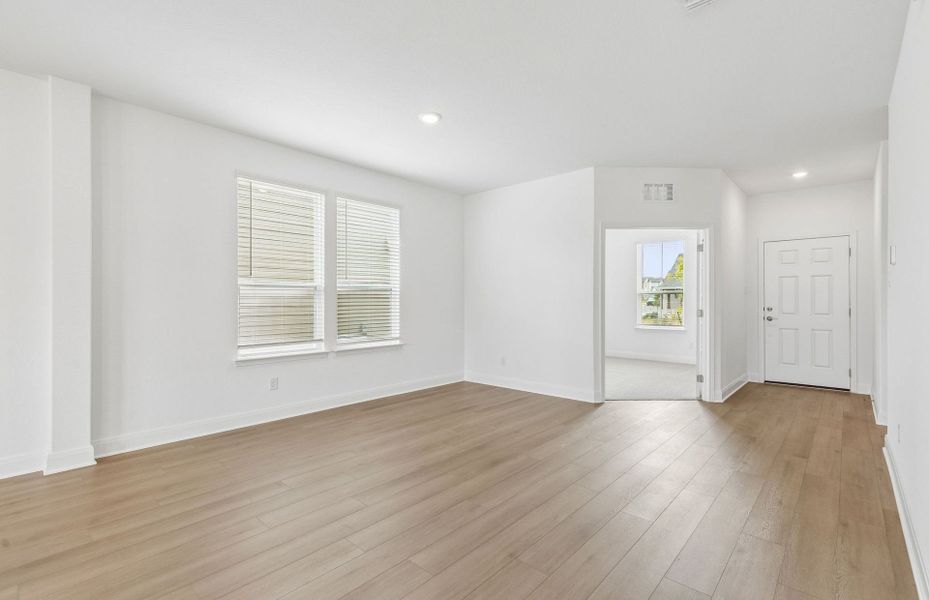 Spacious, unfurnished interior of a new home in Patterson Ranch, Georgetown (Image 16). Spacious, unfurnished interior of a new home in Patterson Ranch, Georgetown (Image 16).