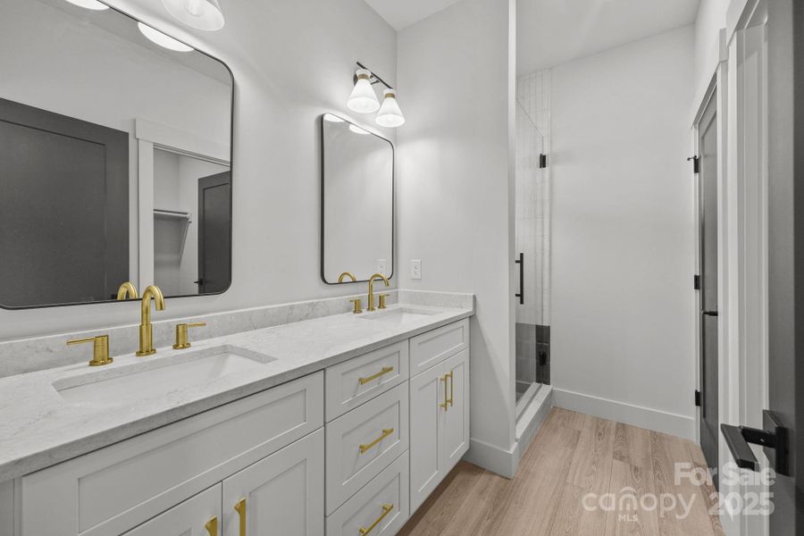 Furnished interior view inside a new home in , Richfield (Image 12).